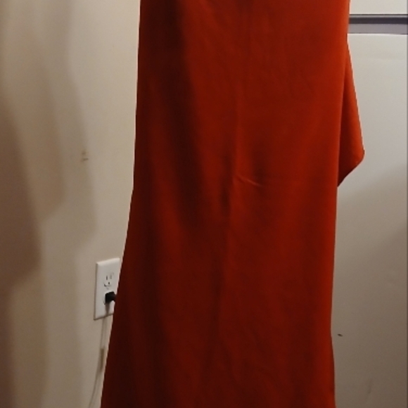 Elegant Red Strapless Dress - Picture 4 of 8